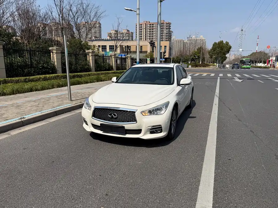 Infiniti Q50L