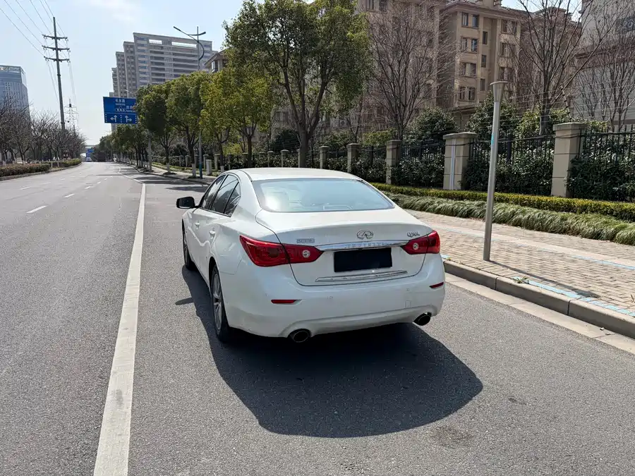 Infiniti Q50L