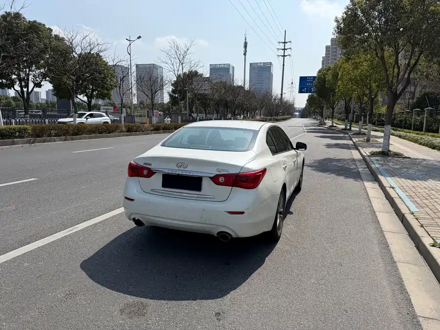 Infiniti Q50L