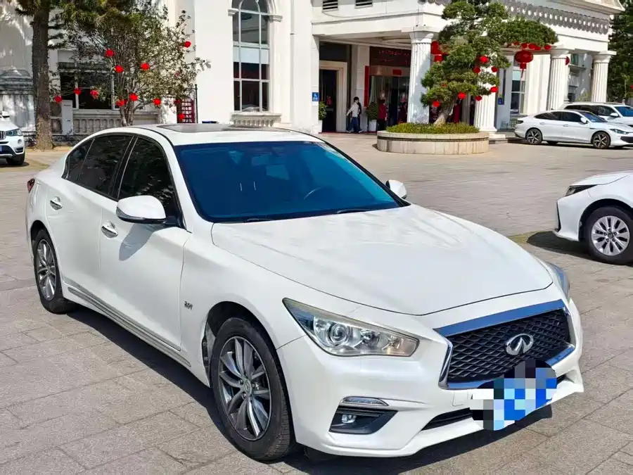 Infiniti Q50L
