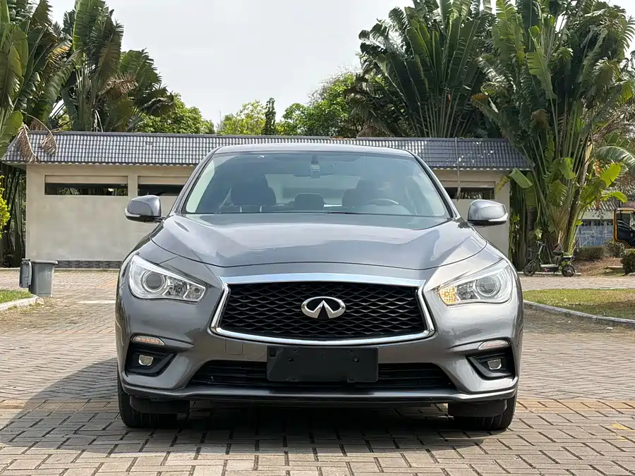 Infiniti Q50L