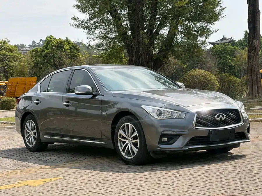 Infiniti Q50L
