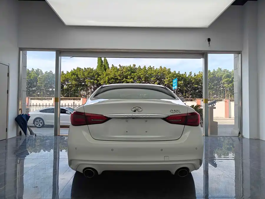 Infiniti Q50L