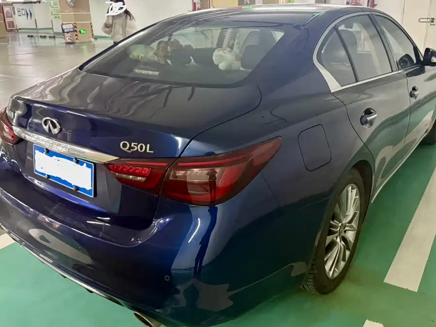 Infiniti Q50L