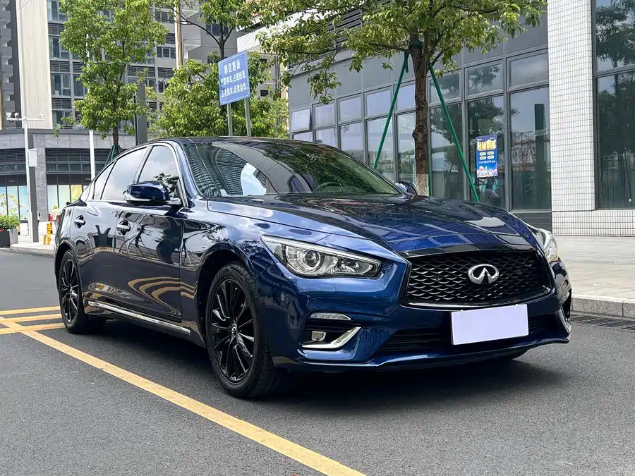 Infiniti Q50L