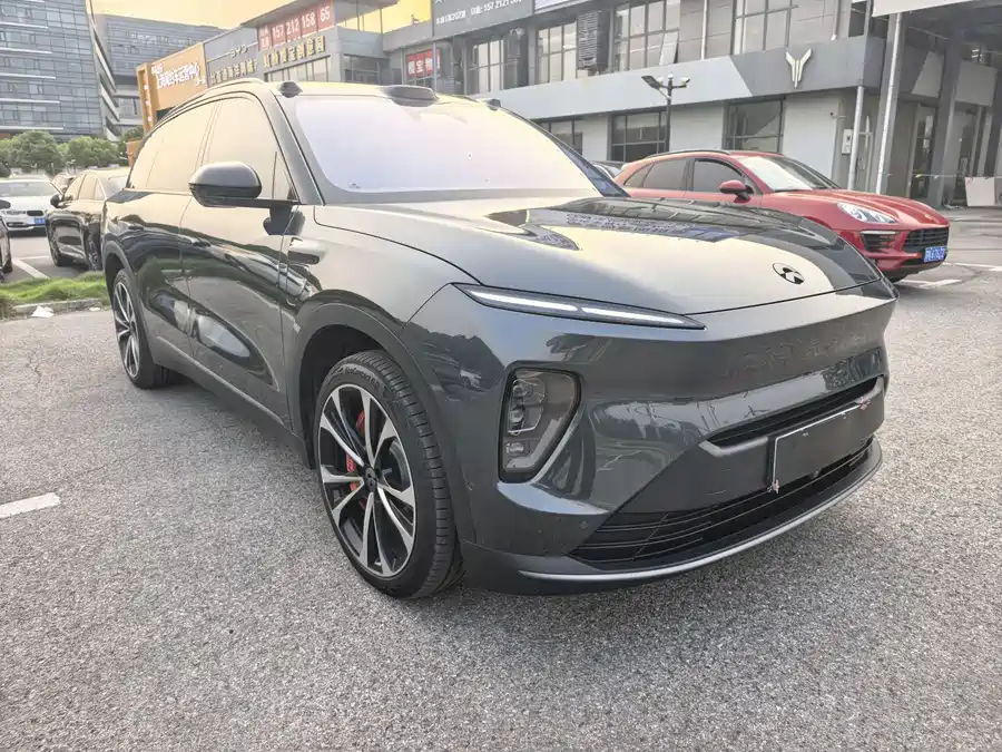 NIO ES8