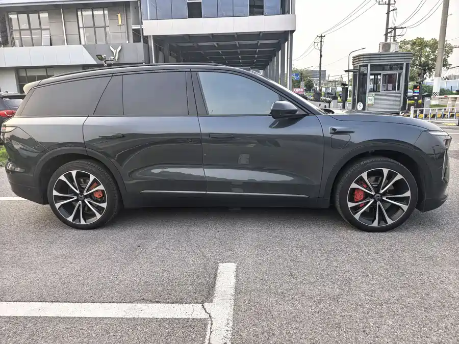 NIO ES8