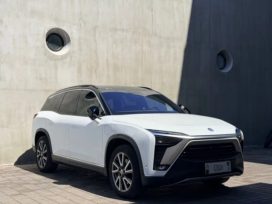 NIO ES8