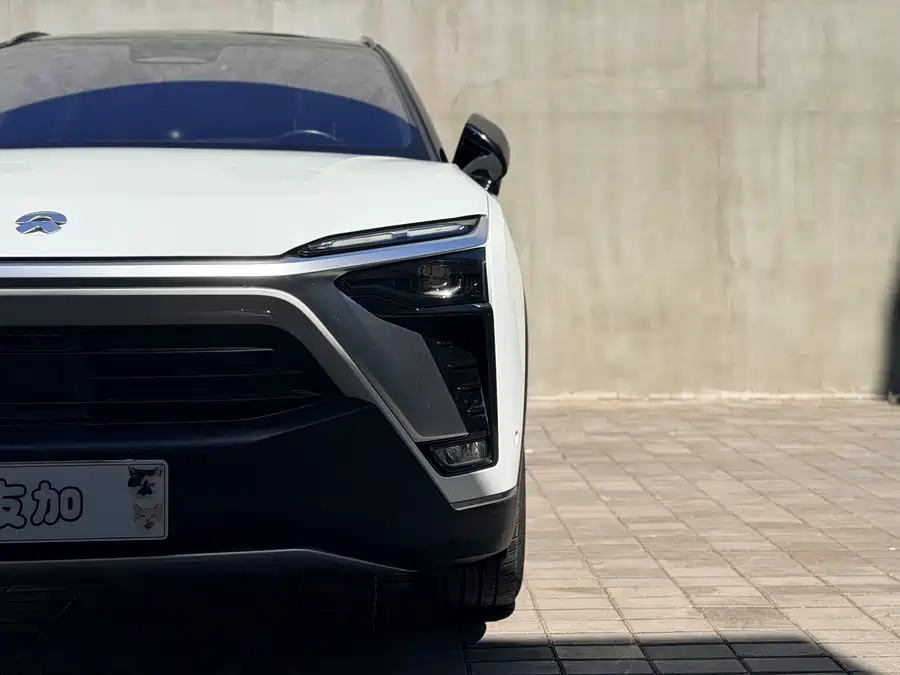 NIO ES8