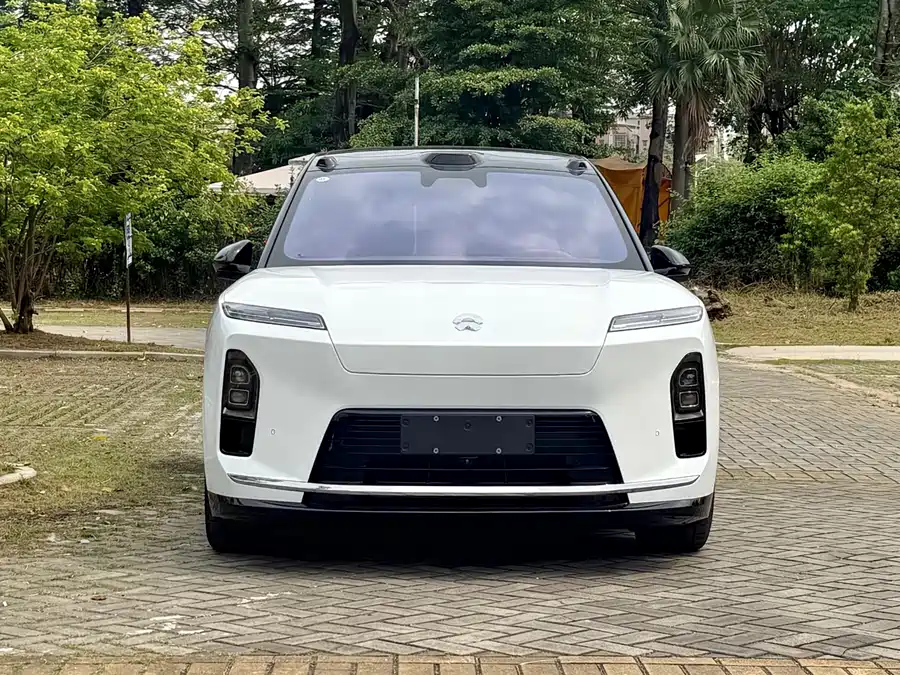NIO ES8