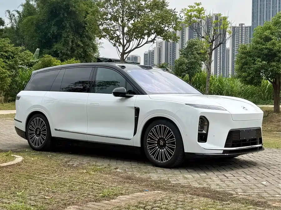NIO ES8