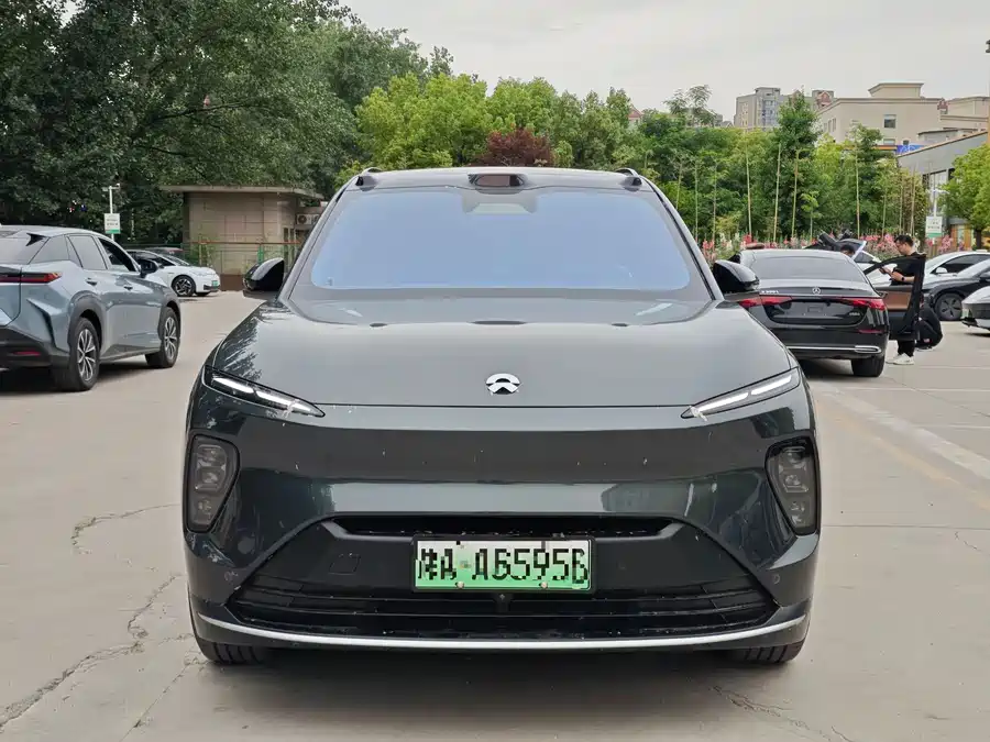 NIO ES8