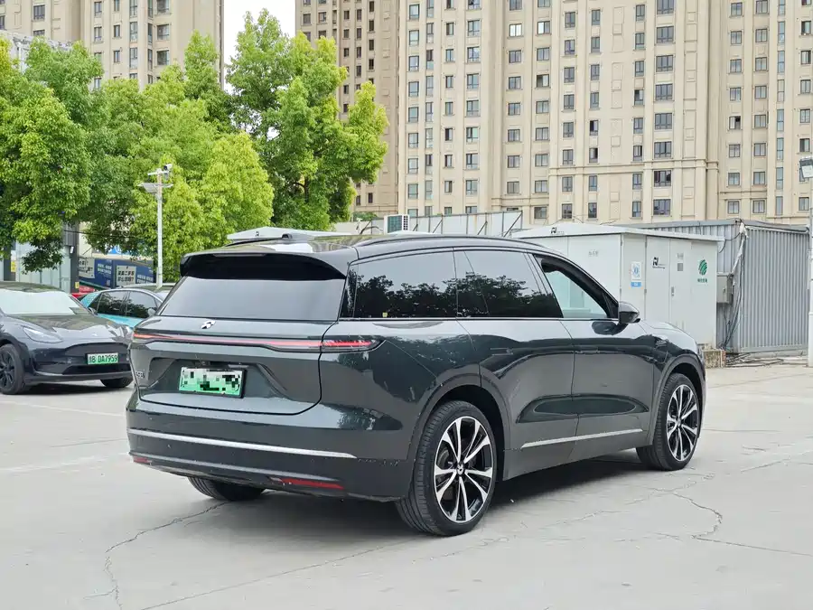 NIO ES8