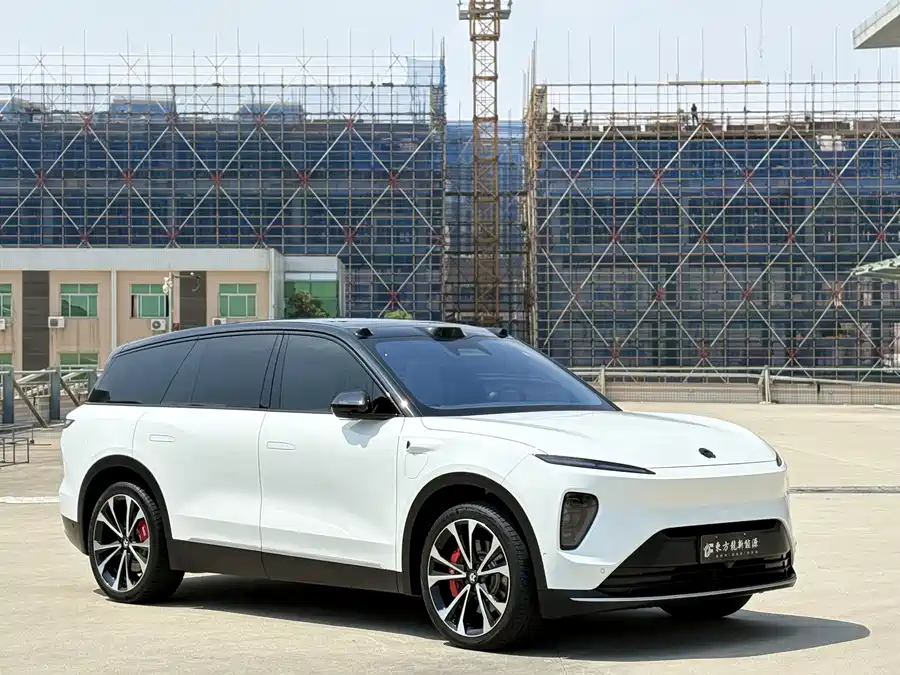 NIO ES8