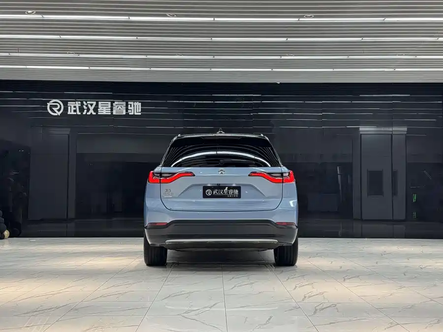 NIO ES8