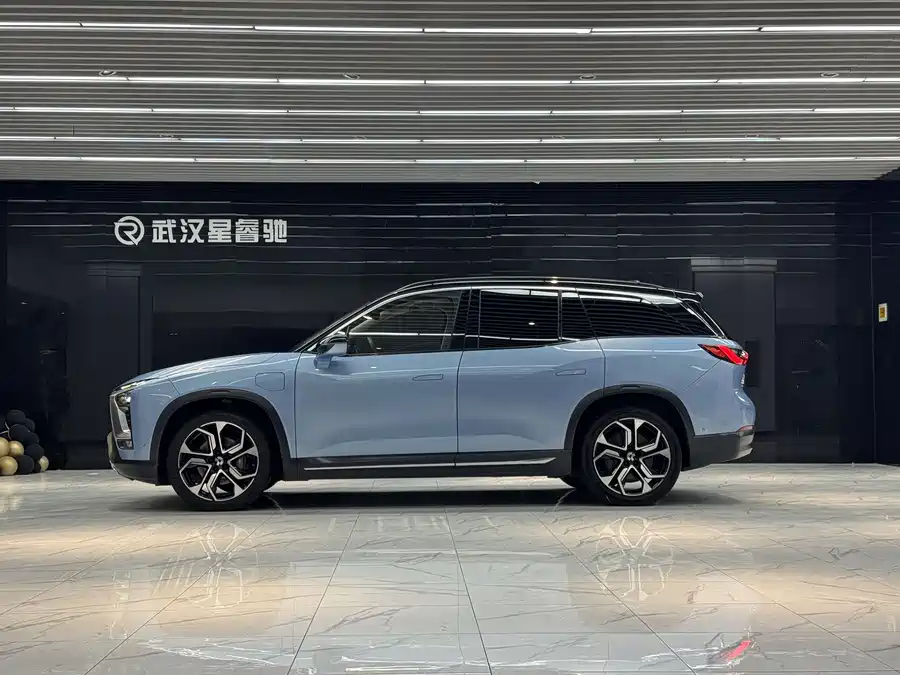 NIO ES8