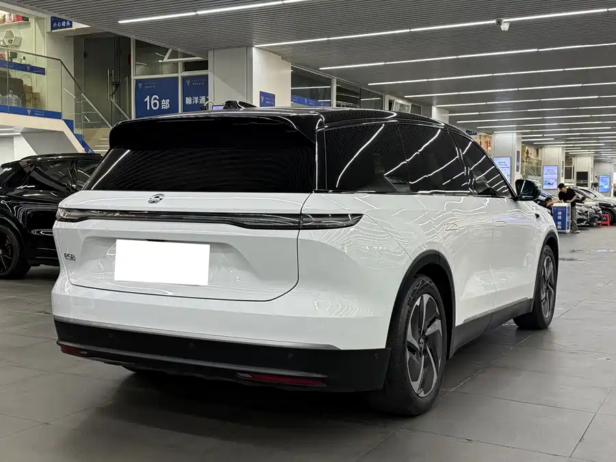 NIO ES8