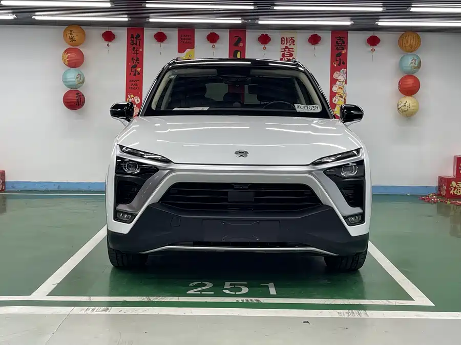 NIO ES8