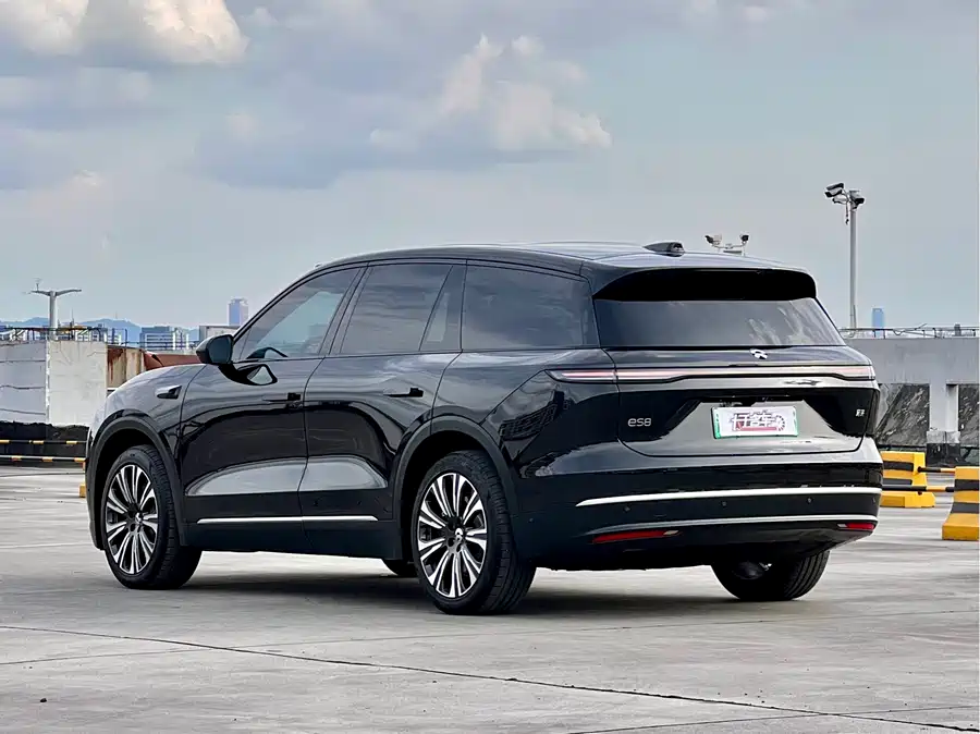NIO ES8