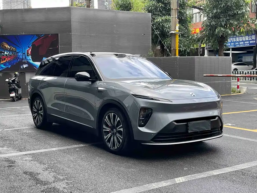 NIO ES8
