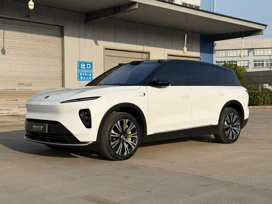 NIO ES8