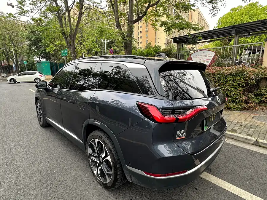 NIO ES8