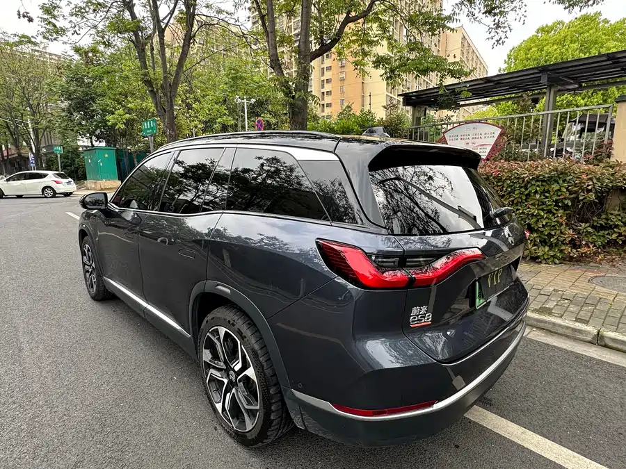 NIO ES8