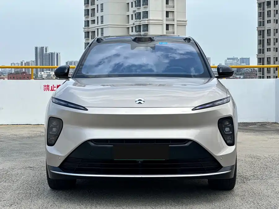 NIO ES8