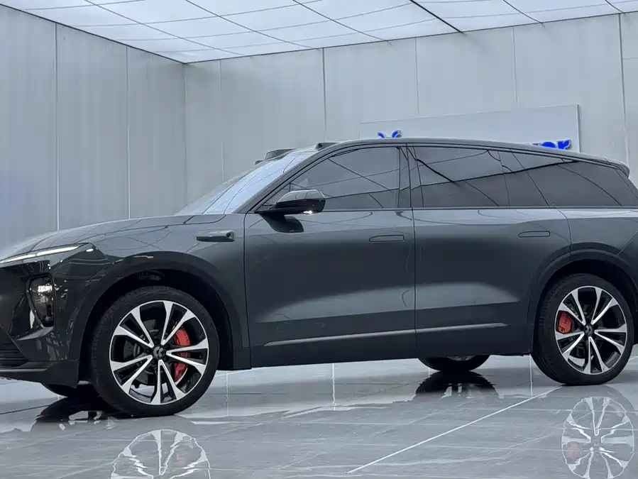 NIO ES8