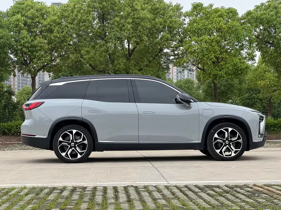 NIO ES8