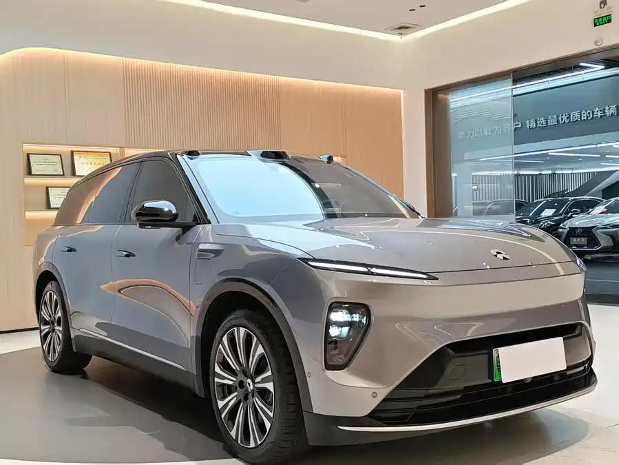 NIO ES8