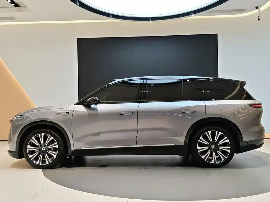 NIO ES8