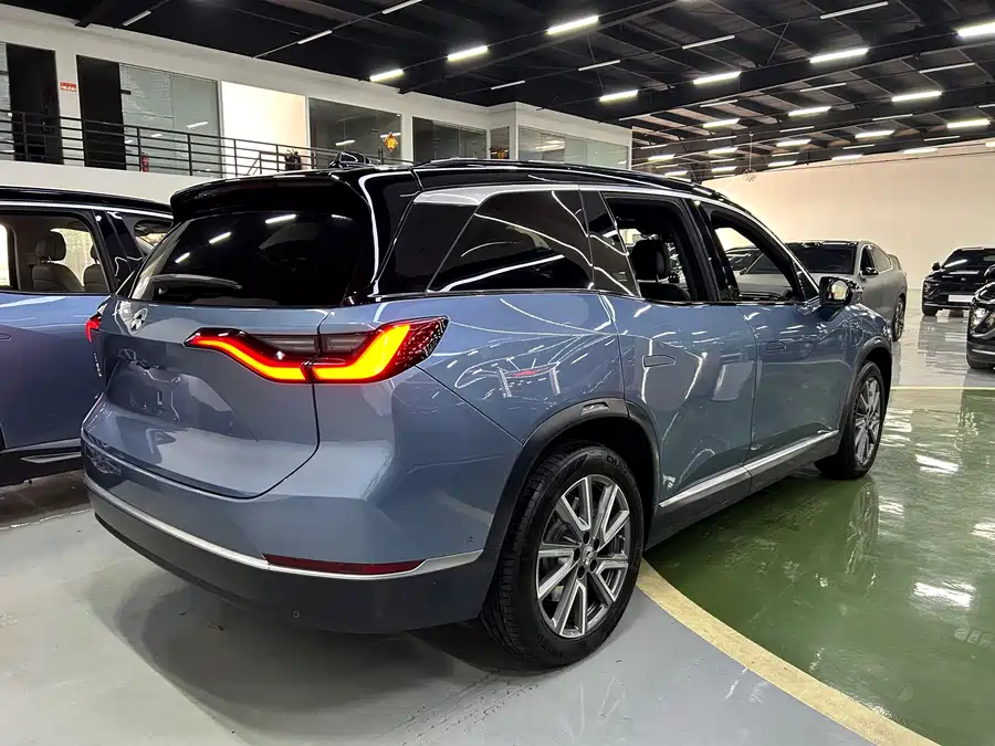 NIO ES8