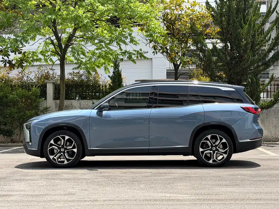 NIO ES8