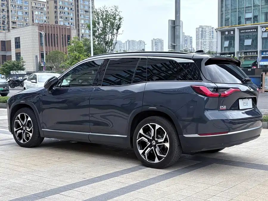 NIO ES8