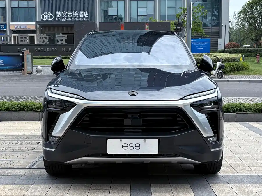 NIO ES8