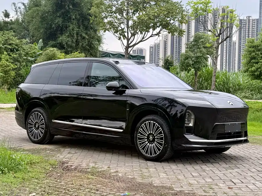 NIO ES8