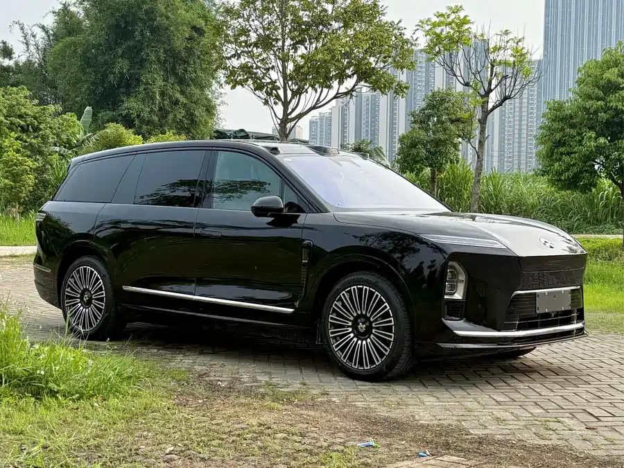 NIO ES8