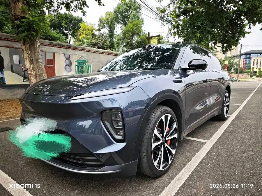 NIO ES8