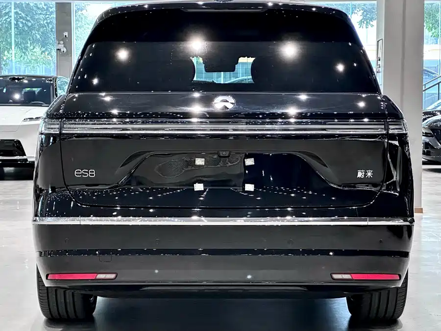 NIO ES8