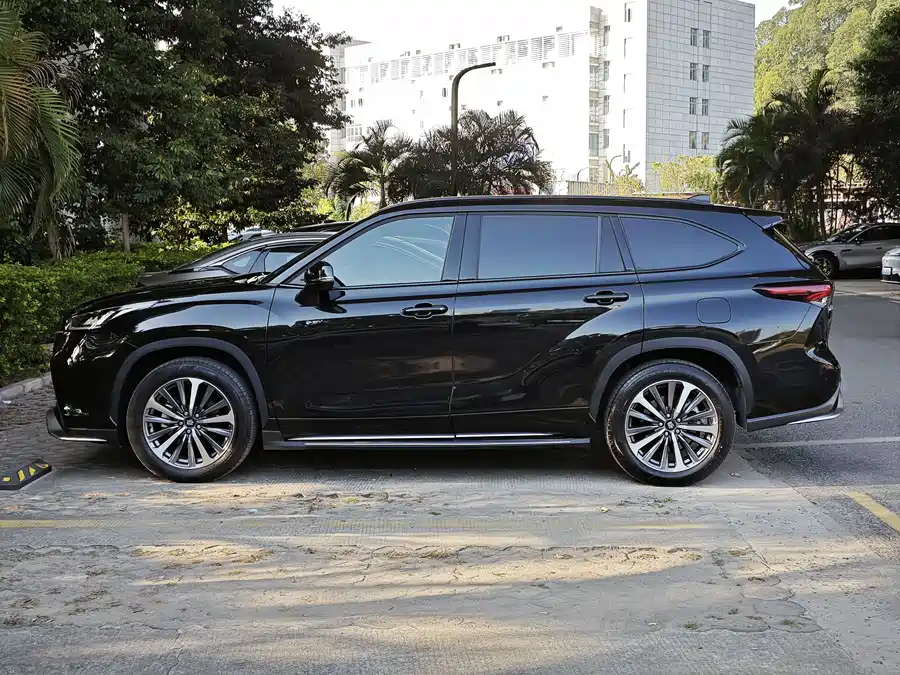 Toyota Crown Land