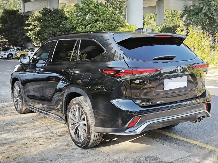 Toyota Crown Land