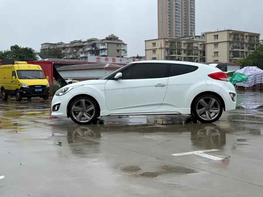 Hyundai Veloster