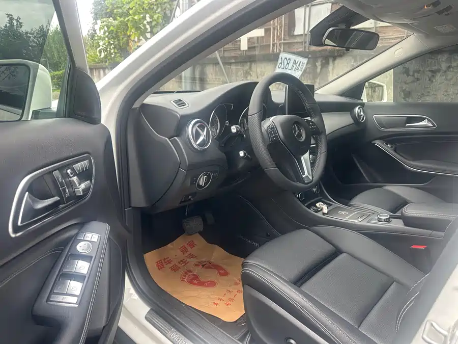 Mercedes Benz GLA