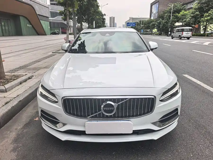 Volvo S90