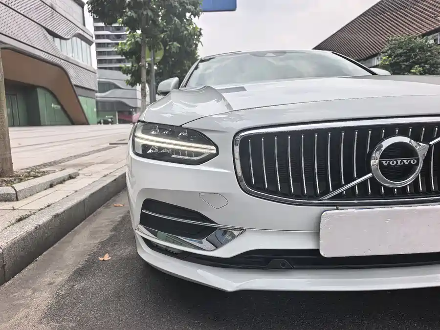 Volvo S90