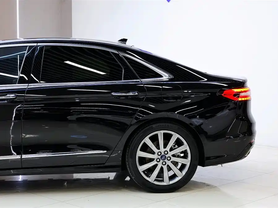 Ford Taurus