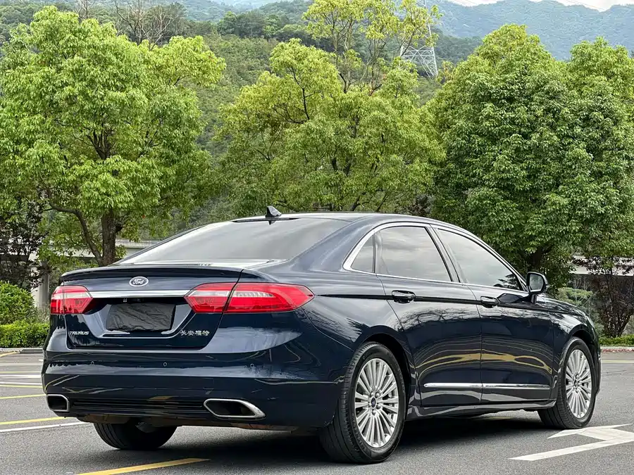 Ford Taurus