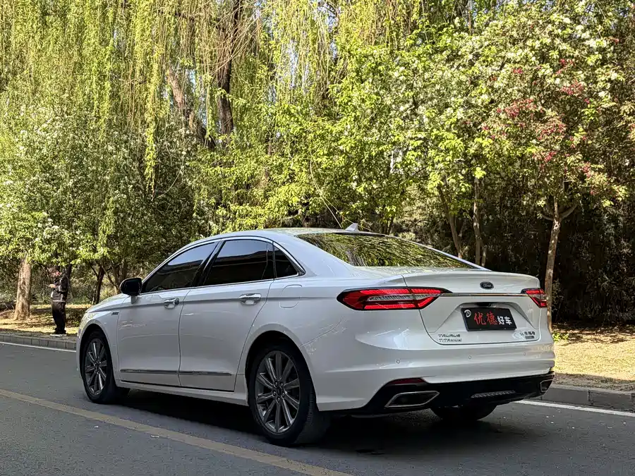 Ford Taurus