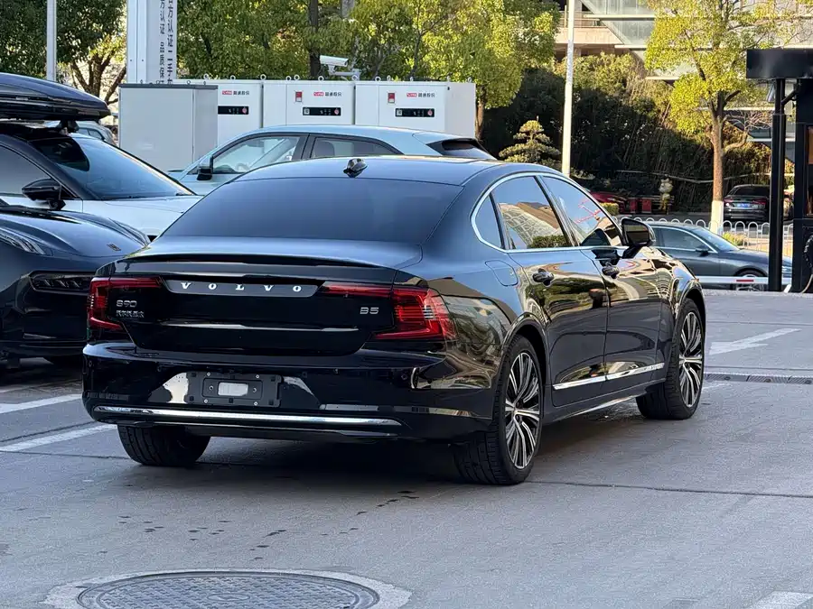 Volvo S90